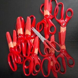 15 pairs of Fiskars red scissors